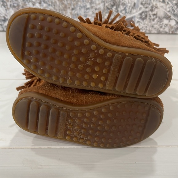 Minnetonka Suede Fringe Boots Toddler 9 - Picture 7 of 9